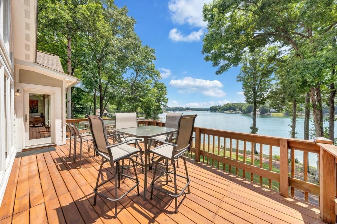 Photo of Patio Balcony in North Shore