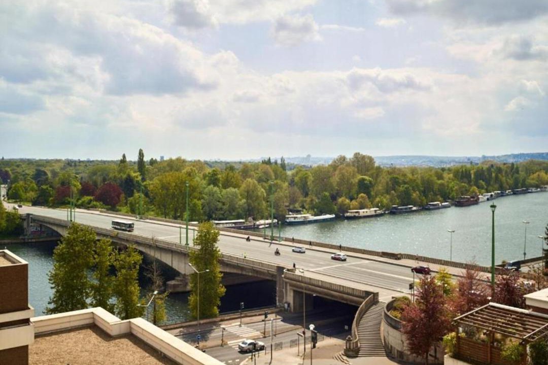 Photo of Others in Suresnes