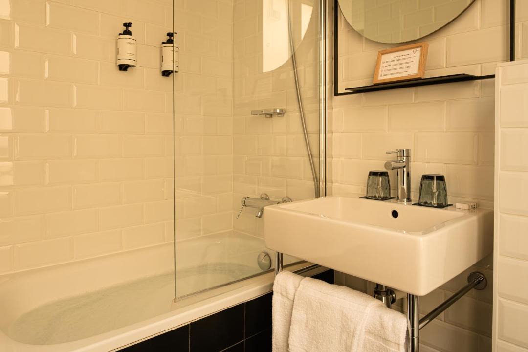 Photo of Bathroom in Quinze-Vingts