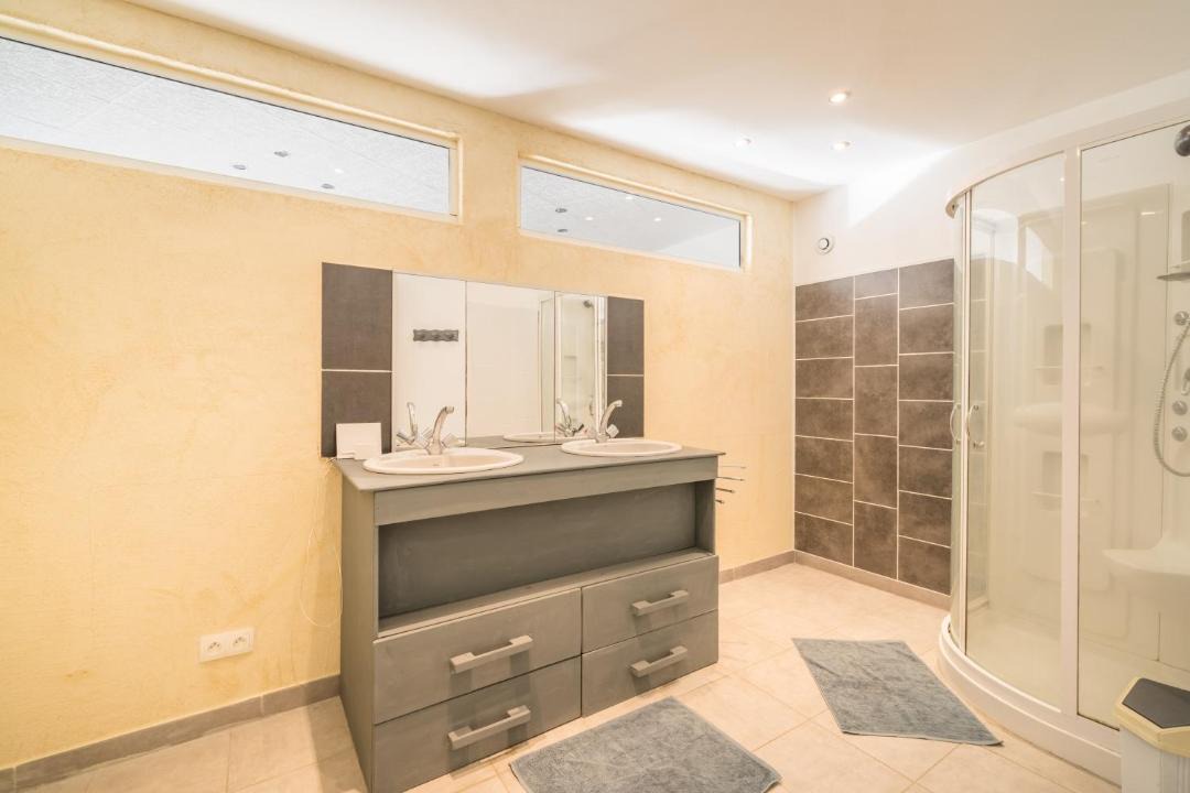 Photo of Bathroom in Villeneuve-de-Berg