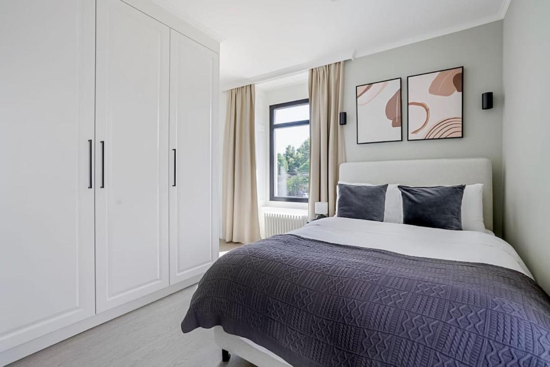 Photo of Bedroom in Hard