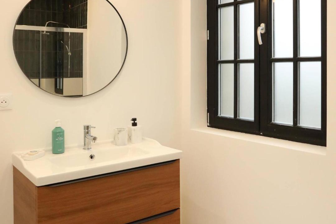 Photo of Bathroom in Courteuil