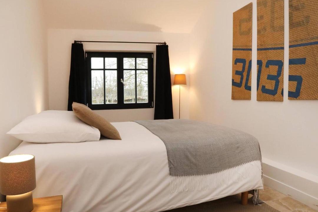 Photo of Bedroom in Courteuil