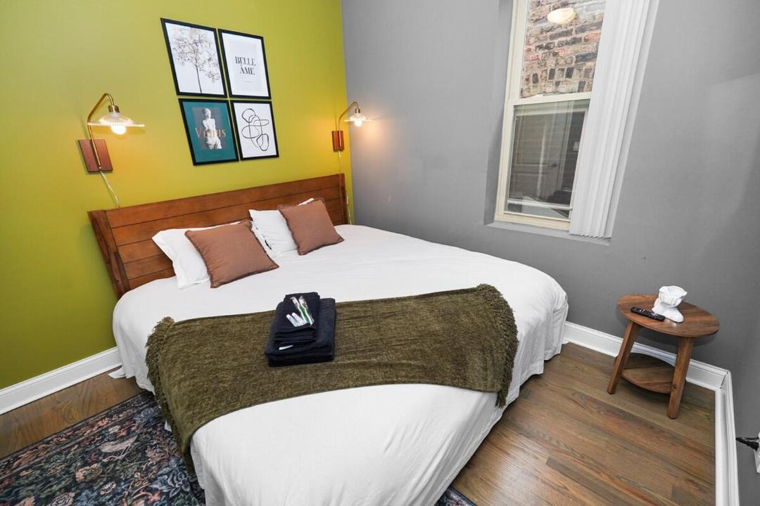 Photo of Bedroom in East Garfield Park
