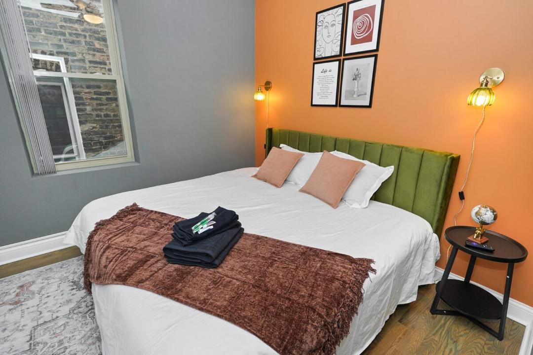 Photo of Bedroom in East Garfield Park