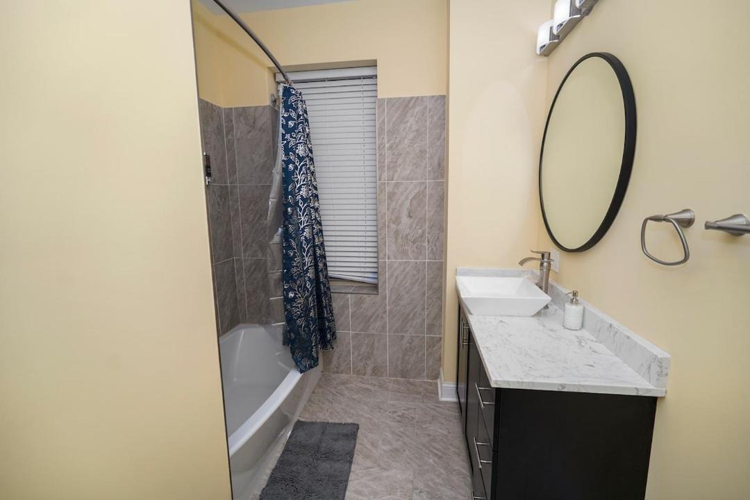 Photo of Bathroom in East Garfield Park