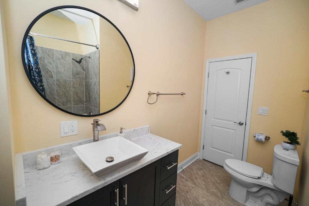 Photo of Bathroom in East Garfield Park
