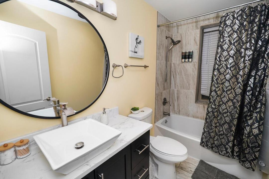 Photo of Bathroom in East Garfield Park