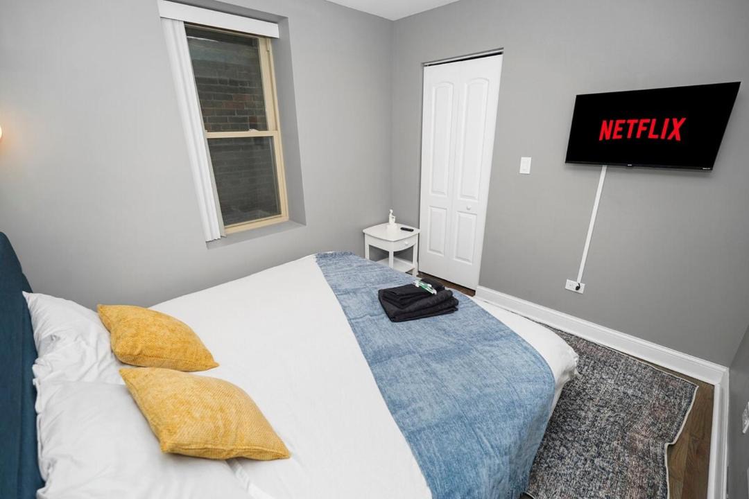 Photo of Bedroom in East Garfield Park