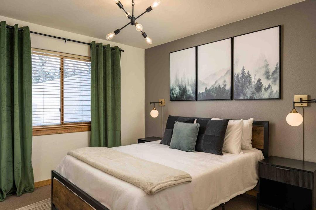 Photo of Bedroom in Crown