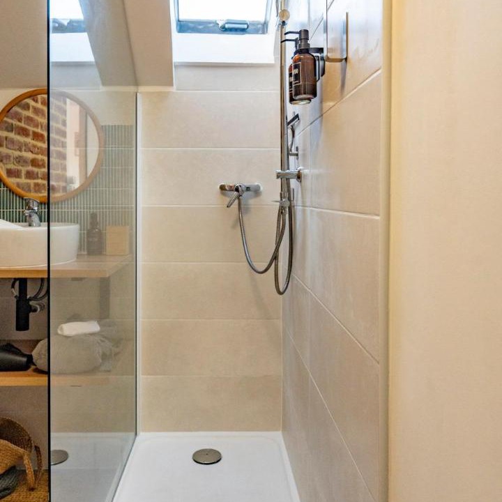 Photo of Bathroom in Lens