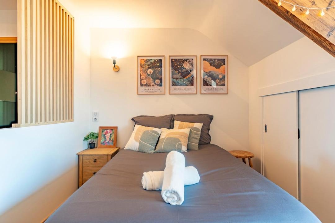 Photo of Bedroom in Lens