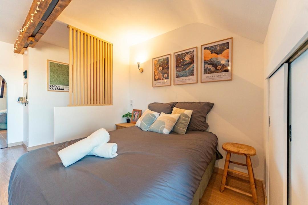 Photo of Bedroom in Lens
