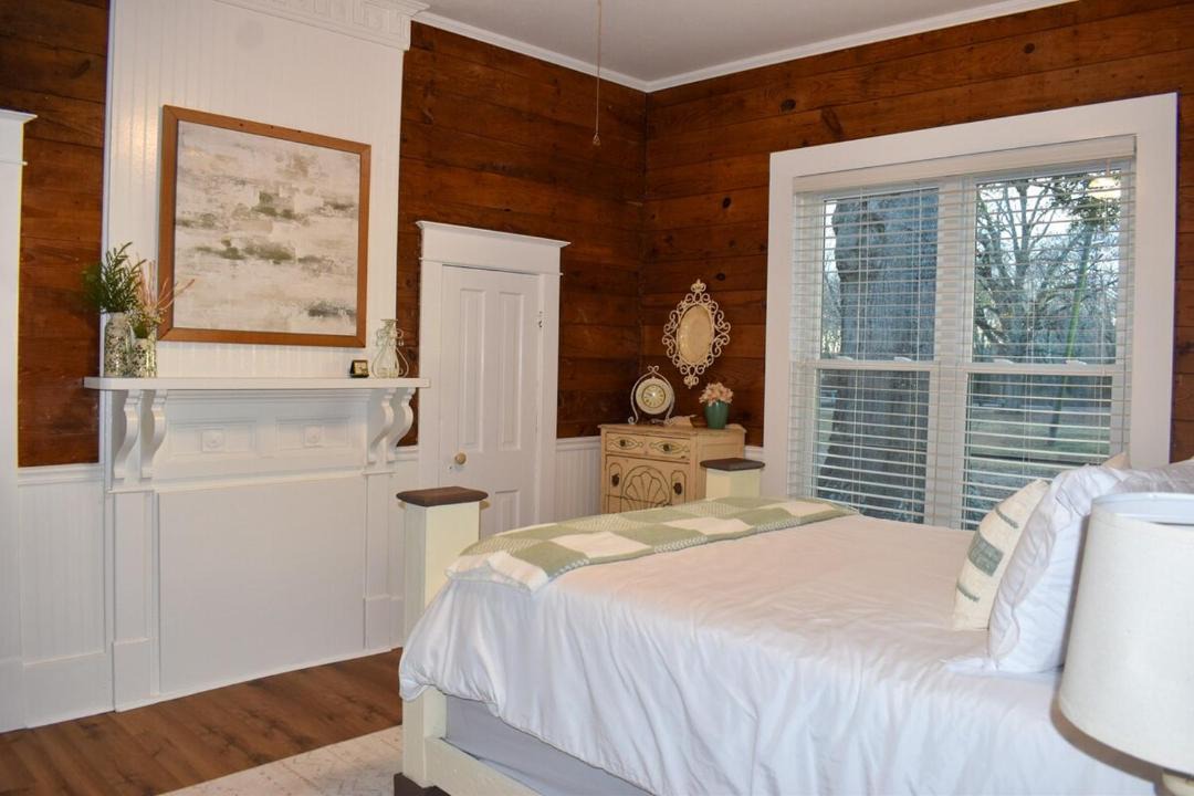Photo of Bedroom in McLeod
