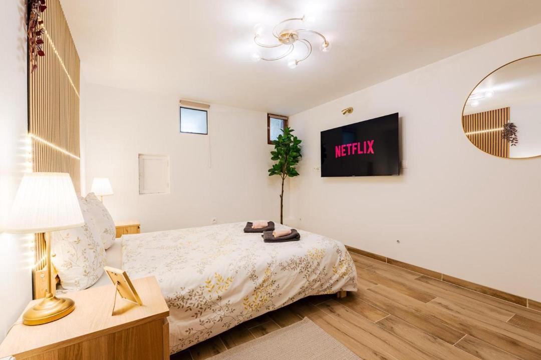 Photo of Bedroom in Villepinte