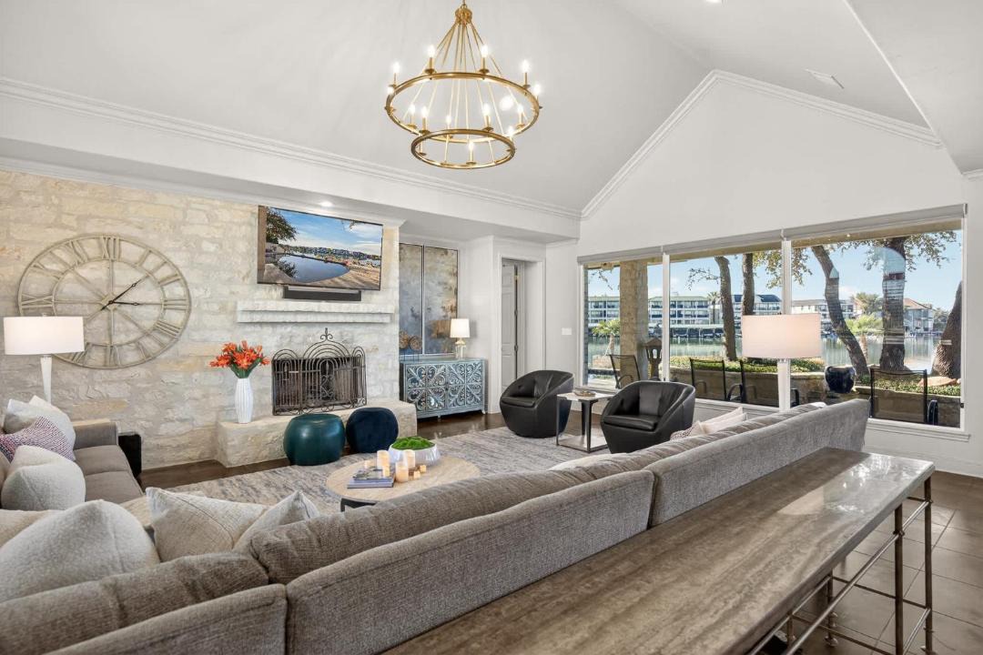 Photo of Livingroom in Horseshoe Bay