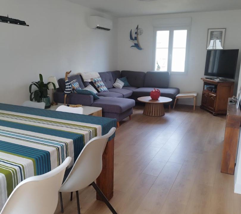 Photo of Livingroom in Saint-Meloir-des-Ondes