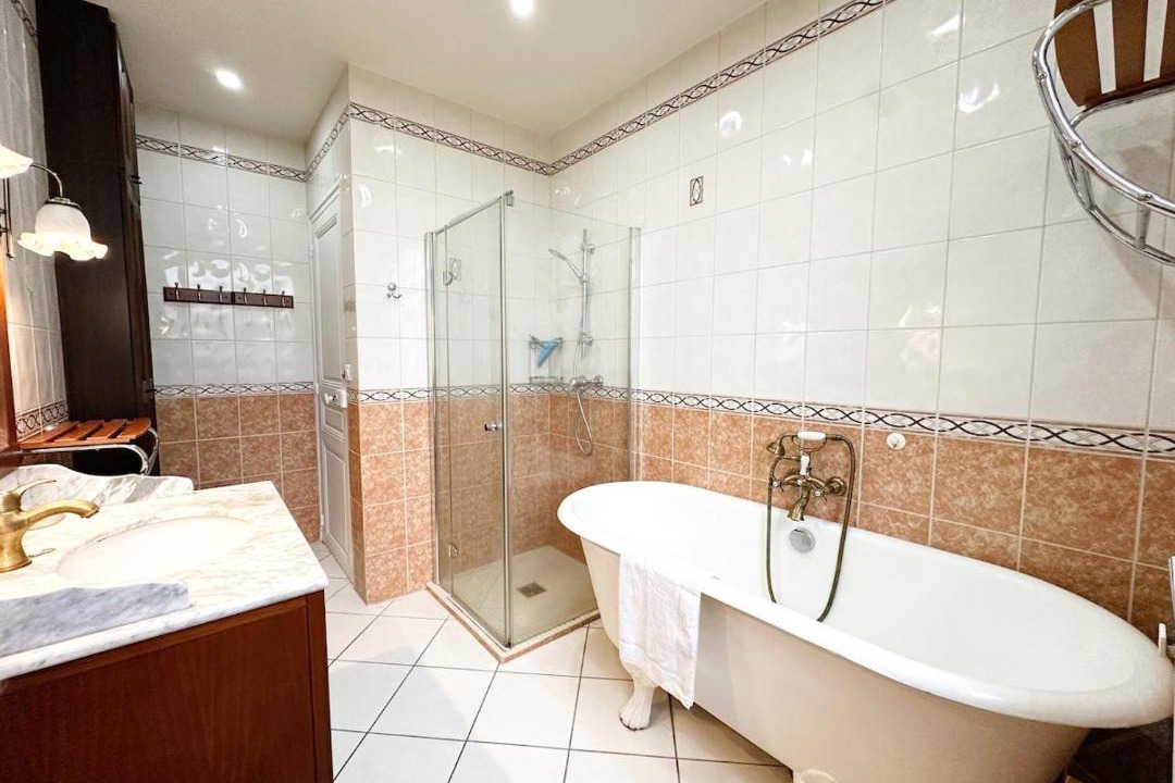 Photo of Bathroom in Saint-Germain-en-Laye