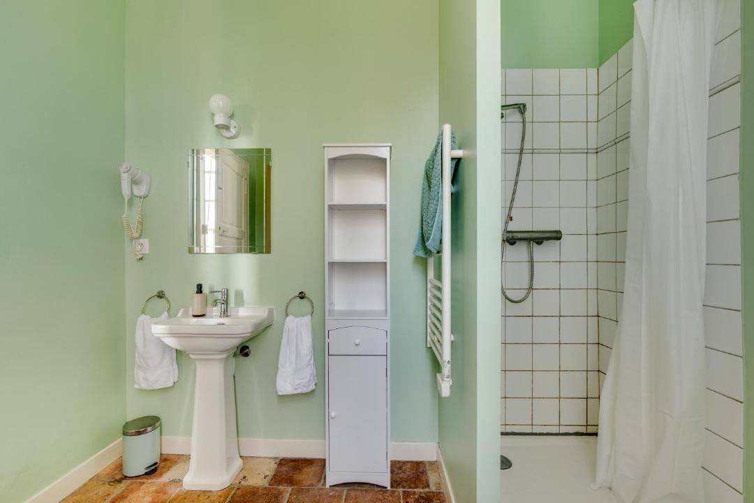 Photo of Bathroom in Gardouch