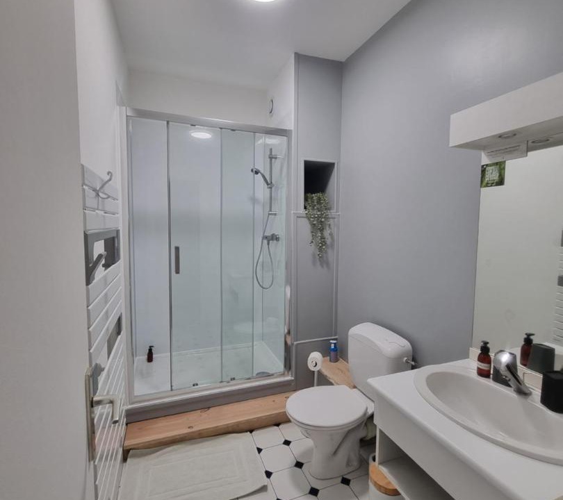 Photo of Bathroom in Nerondes