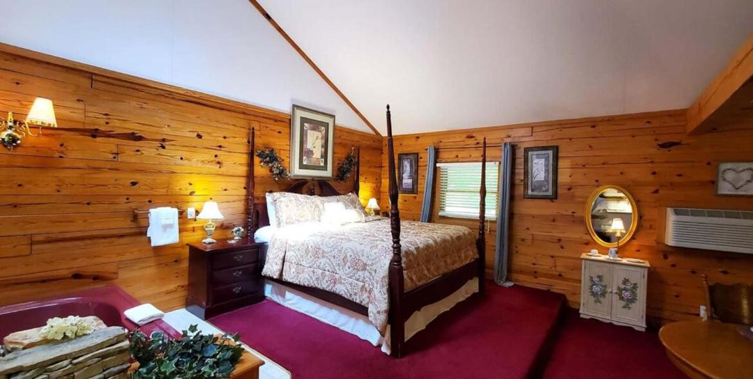 Photo of Bedroom in Eureka Springs