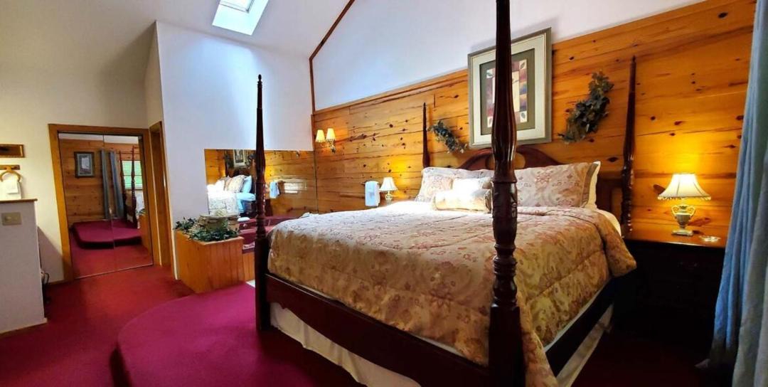 Photo of Bedroom in Eureka Springs