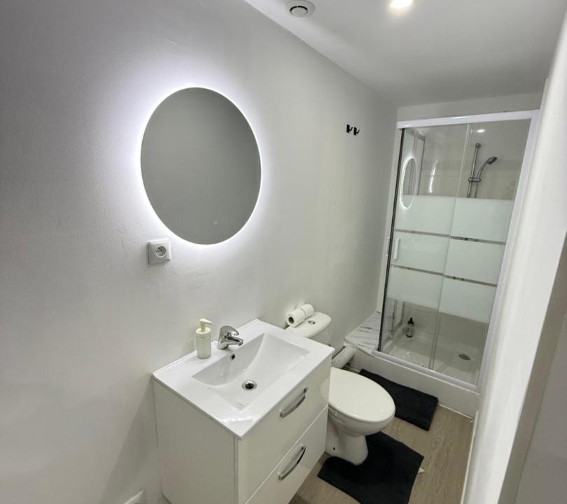 Photo of Bathroom in Villeneuve-Saint-Georges