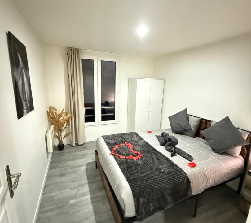 Photo of Bedroom in Villeneuve-Saint-Georges