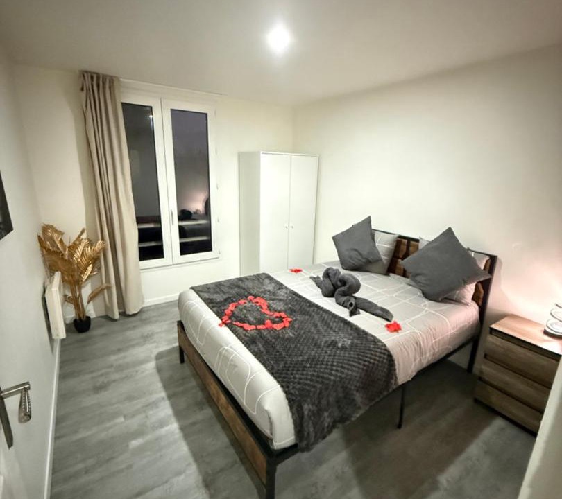 Photo of Bedroom in Villeneuve-Saint-Georges