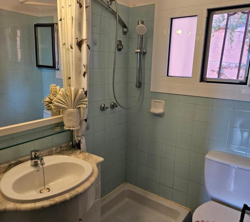 Photo of Bathroom in Pals