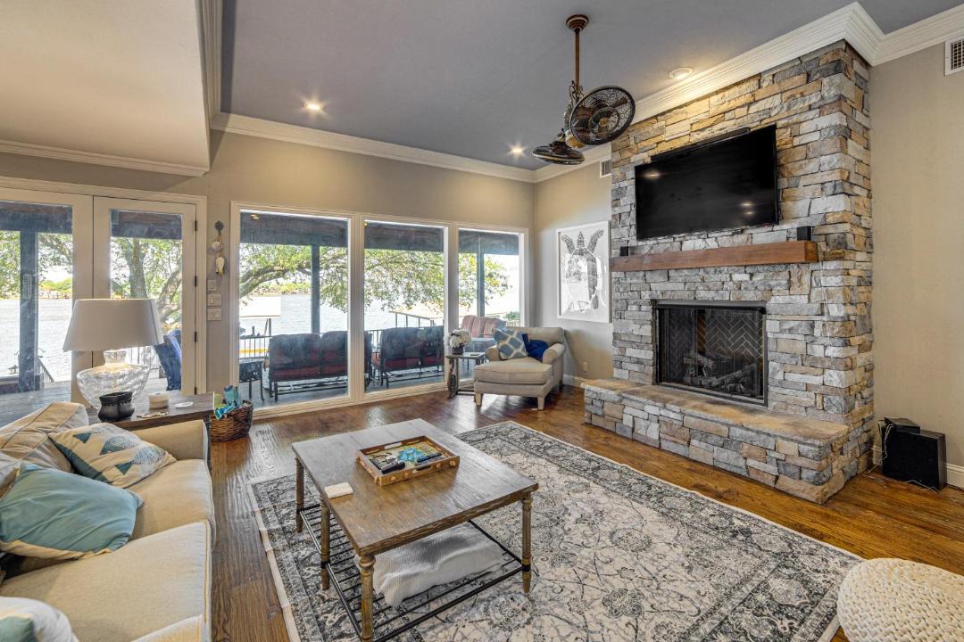 Photo of Livingroom in Cedar Creek Reservoir