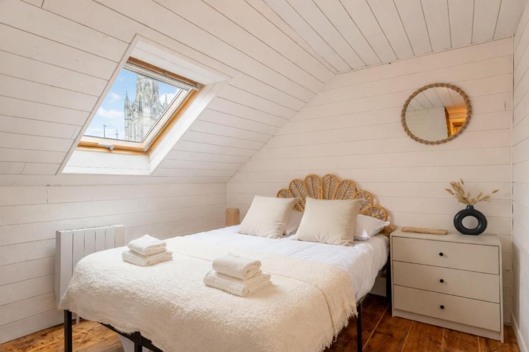 Photo of Bedroom in Rouen City Centre