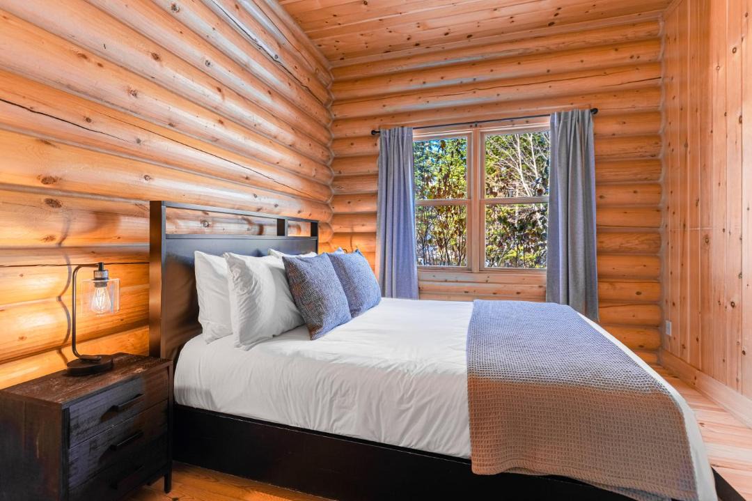 Photo of Bedroom in Fiddler Lake Resort