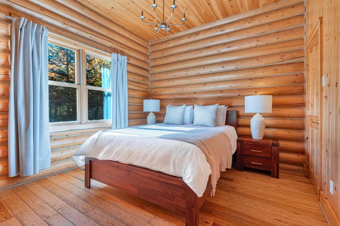 Photo of Bedroom in Fiddler Lake Resort