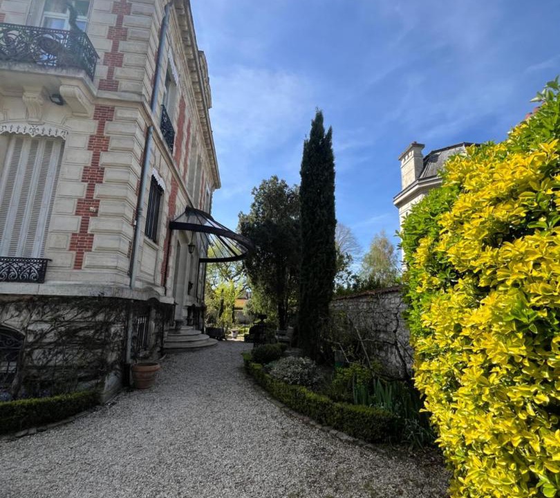 Photo of Others in Les Veneurs