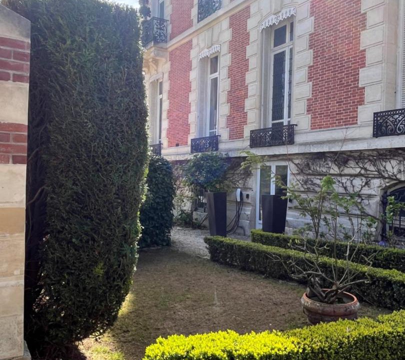Photo of Others in Les Veneurs
