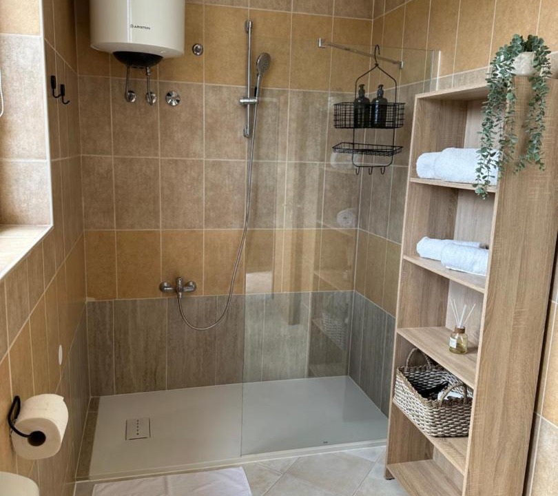 Photo of Bathroom in Buzdohanj