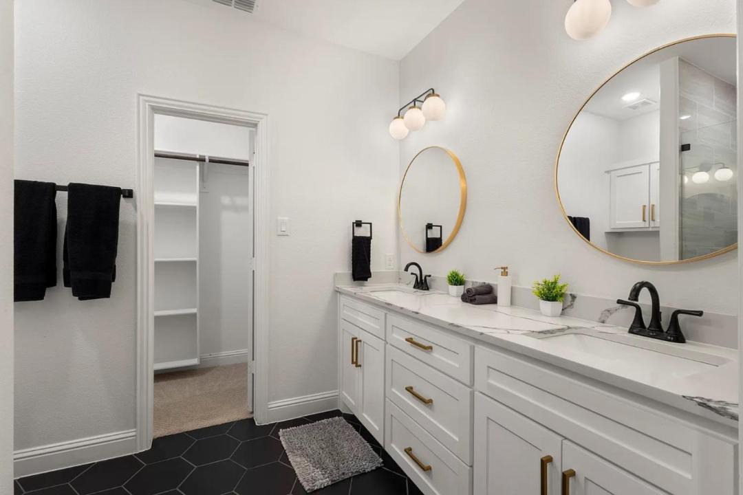 Photo of Bathroom in West Dallas
