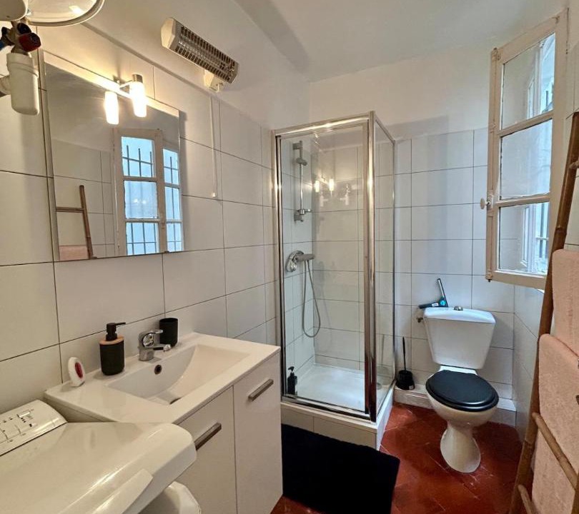 Photo of Bathroom in Clemenceau