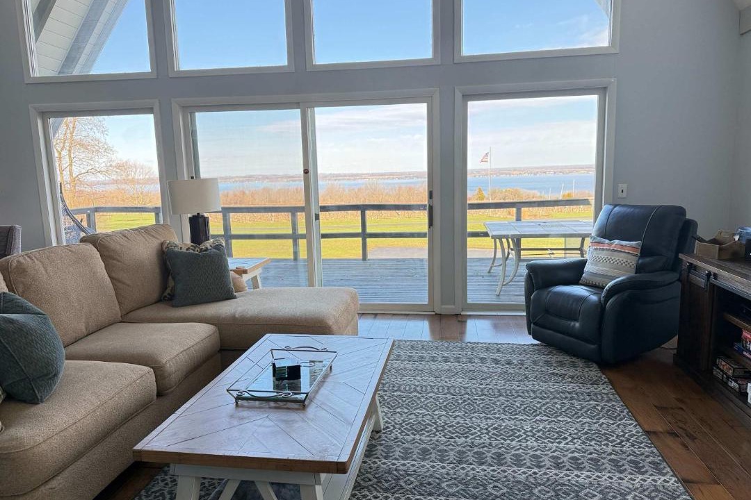 Photo of Livingroom in Town of Benton