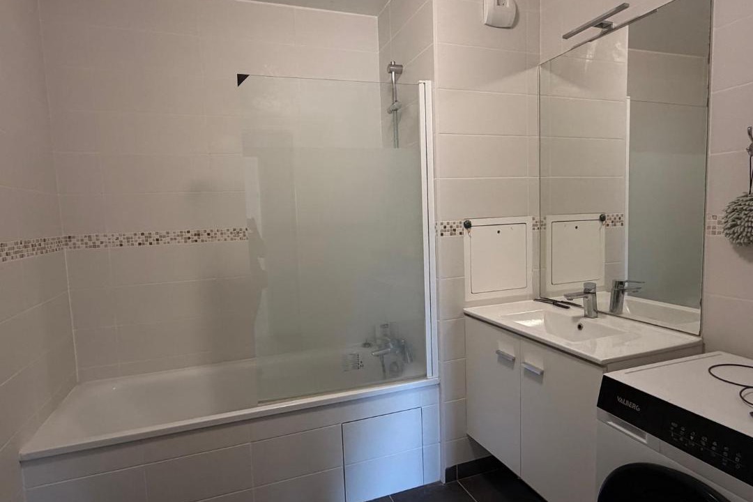 Photo of Bathroom in Maurepas