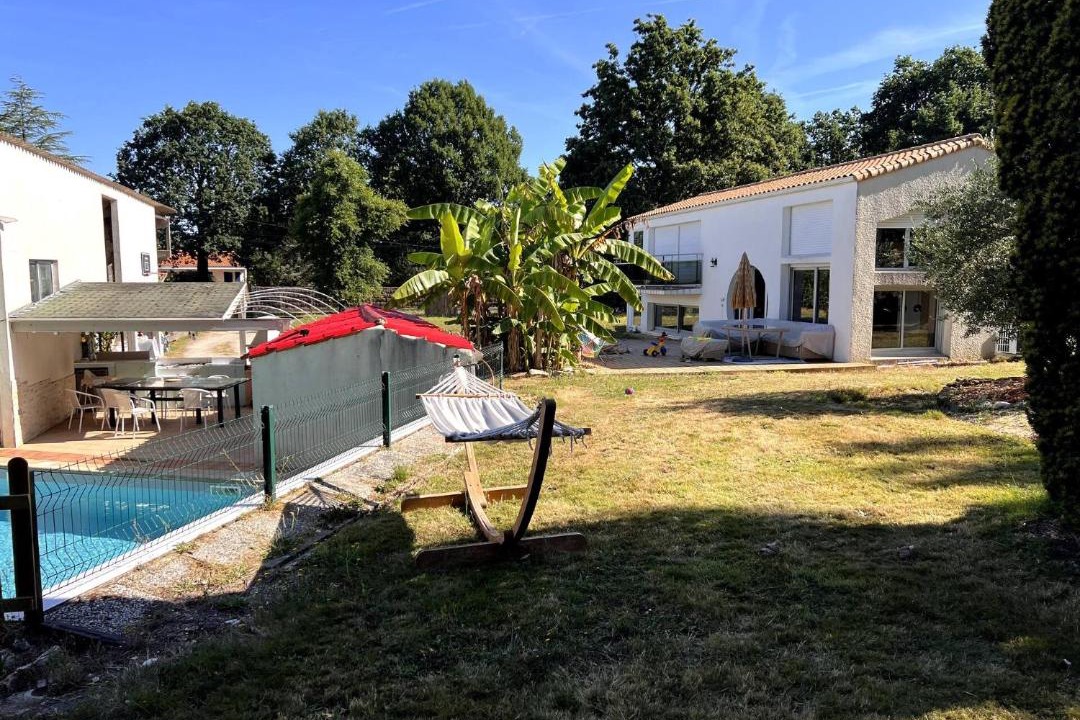 Photo of Others in Belleville-sur-Vie