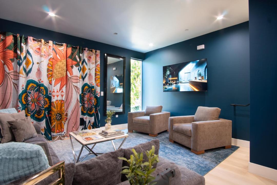 Photo of Others in NoHo Arts District