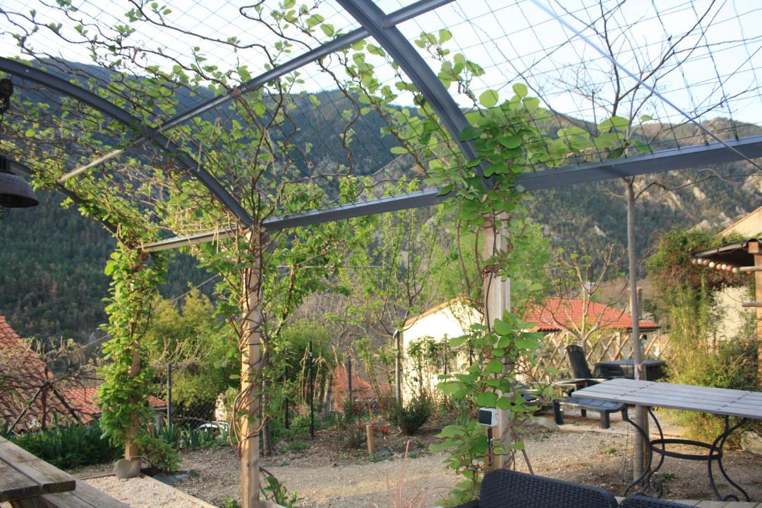 Photo of Others in Escaro