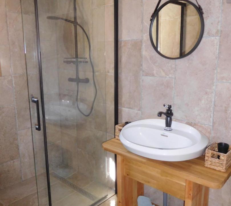 Photo of Bathroom in Escaro