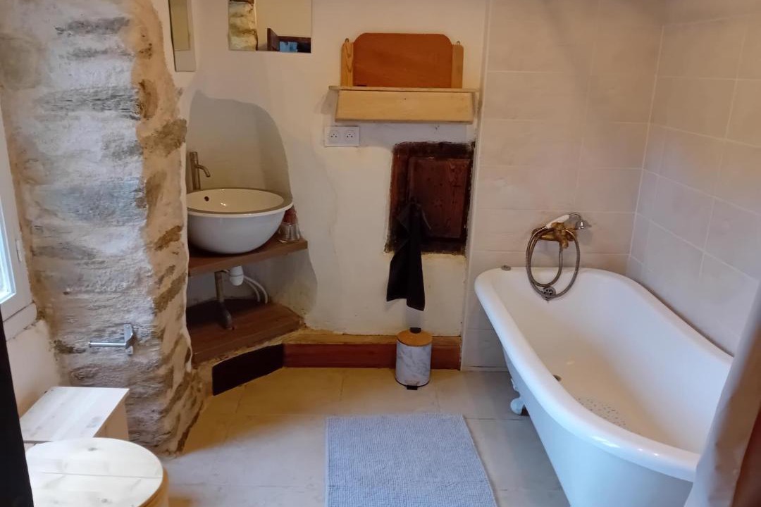 Photo of Bathroom in Montirat