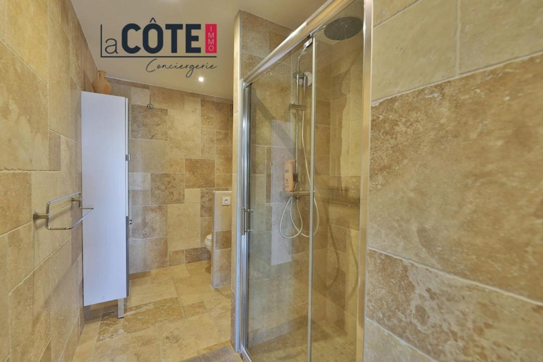Photo of Bathroom in Chateauneuf-les-Martigues