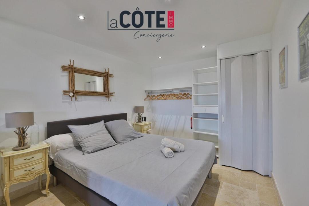 Photo of Bedroom in Chateauneuf-les-Martigues