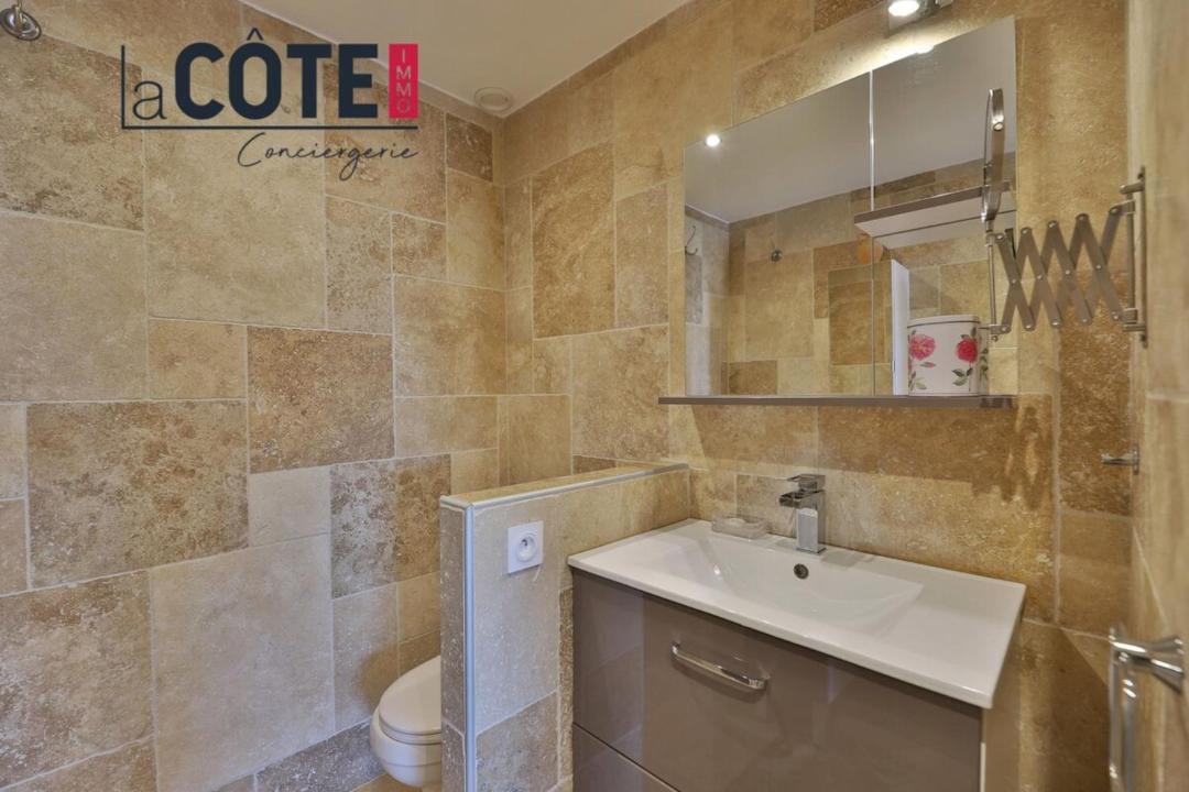 Photo of Bathroom in Chateauneuf-les-Martigues