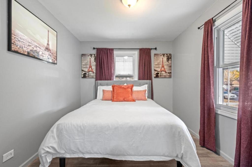 Photo of Bedroom in Burbank